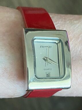 Quartz Ladies Watch with Red Strap
